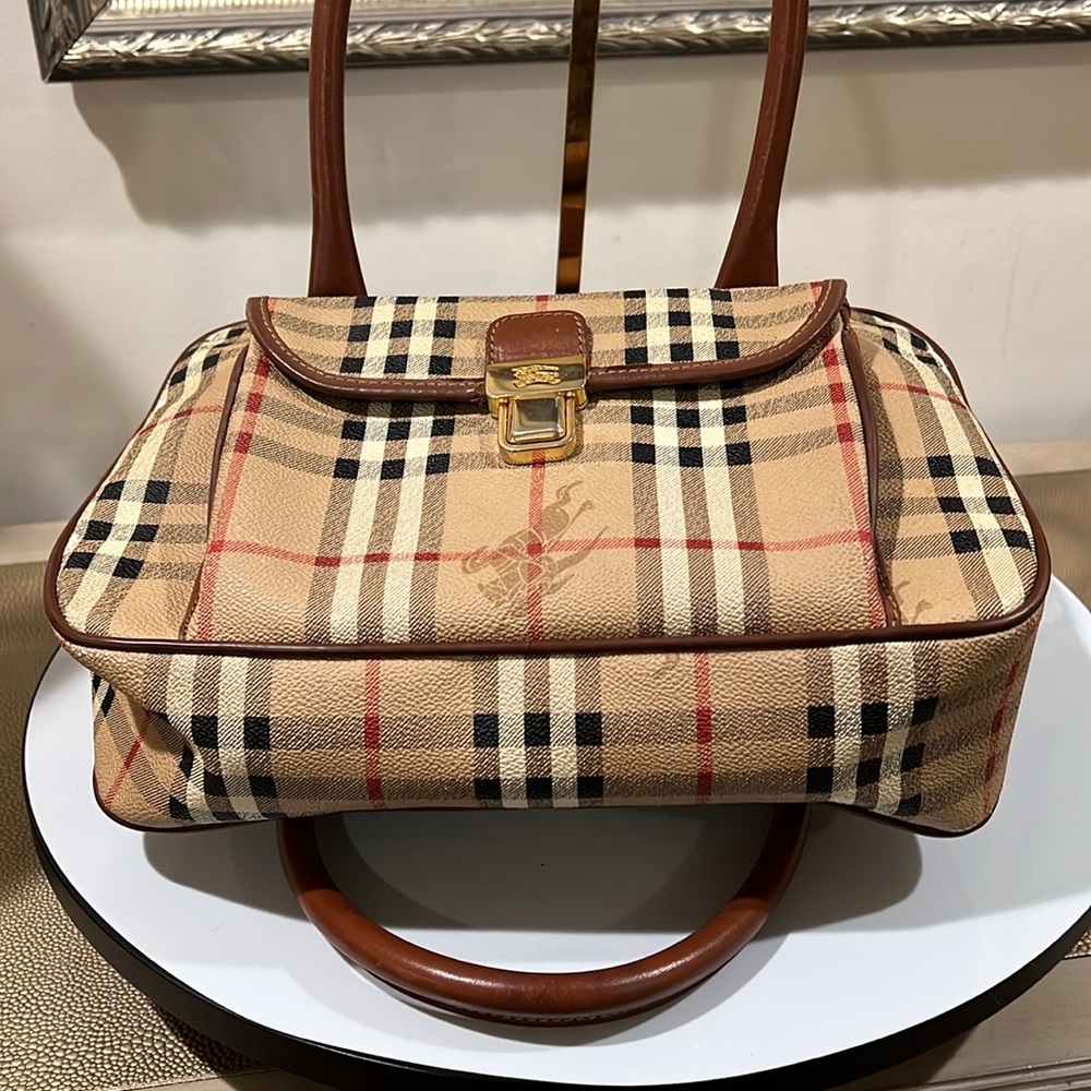 Burberrys Novacheck Bag with spots of peeling - Picture 11 of 11